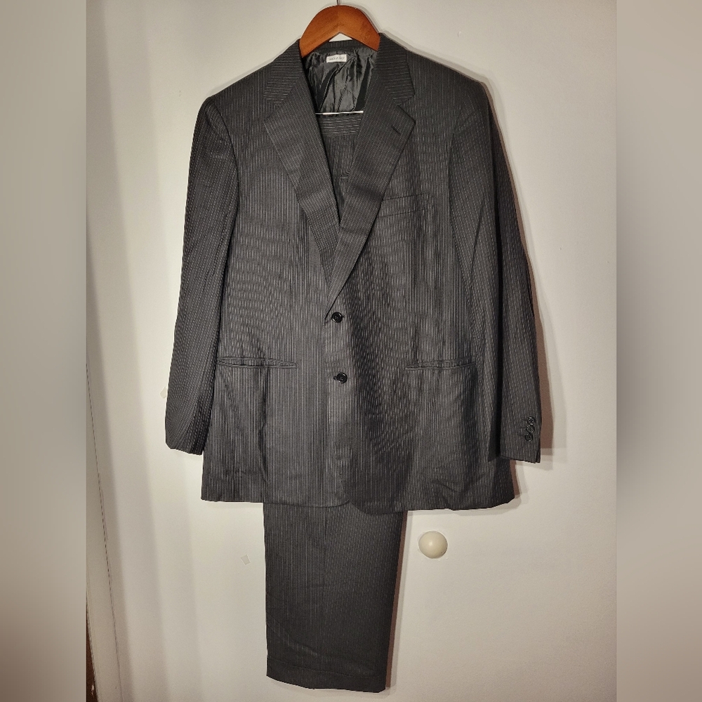 Brioni Super 180’s Pinstripe Suit - Size 42R / W38 x L30
